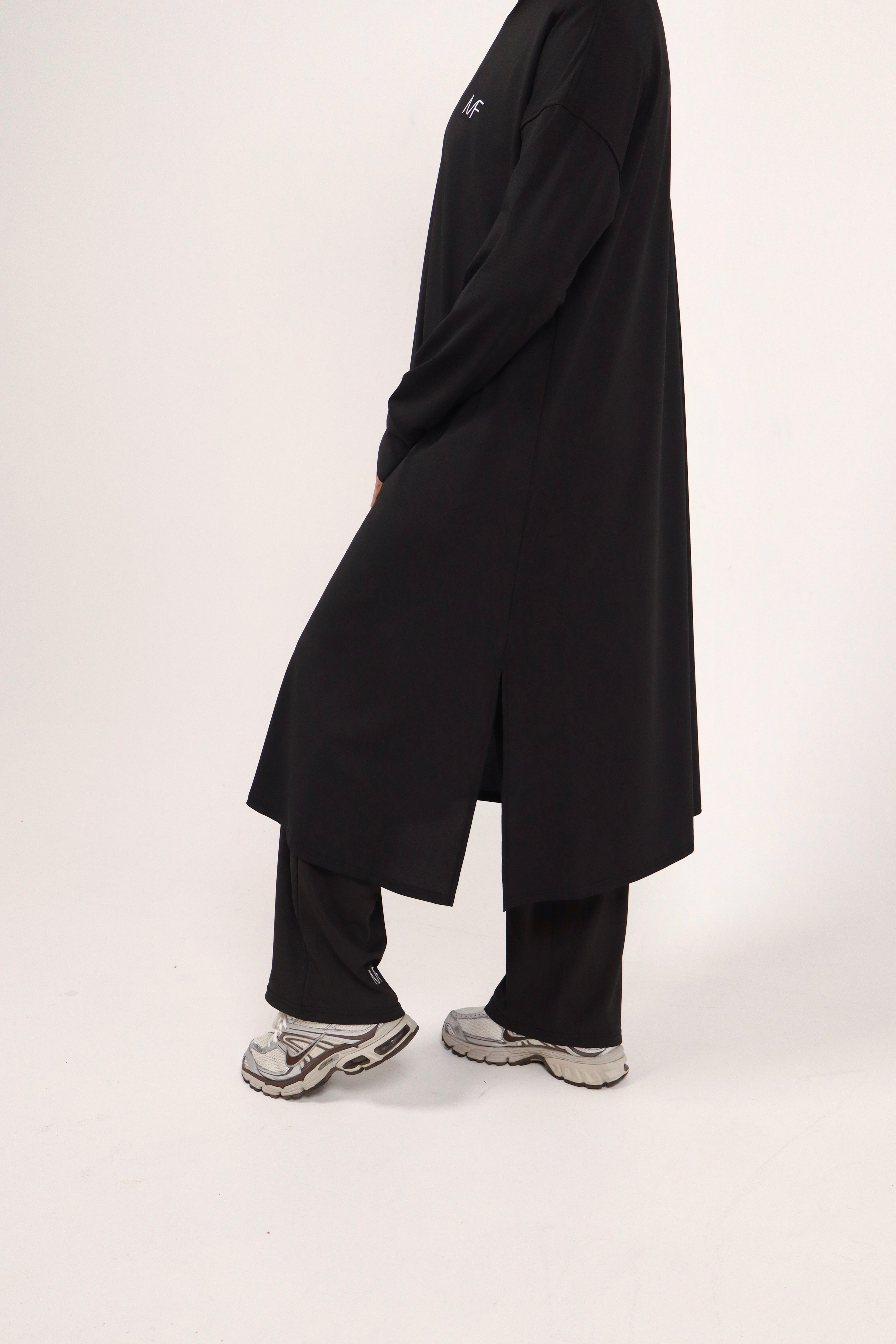 Modest Sports Shirt - Longline - Black