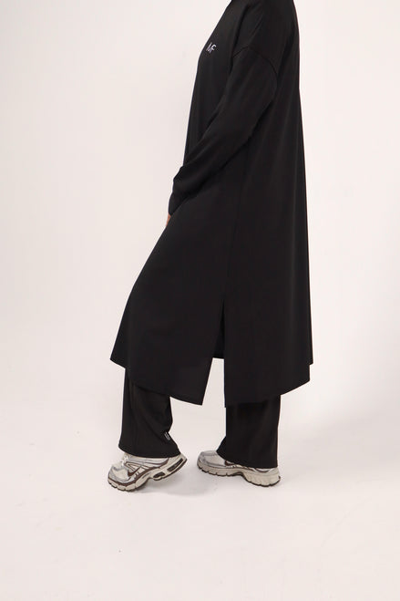 Modest Sports Shirt - Longline - Black